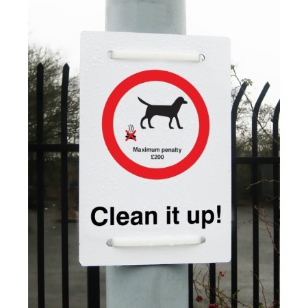 Clean It Up Maximum Penalty £200 dog fouling sign